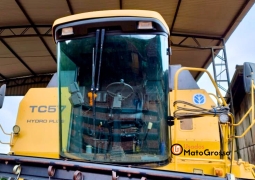 COLHEITADEIRA NEW HOLLAND TC57 – PLATAFORMA 19 PÉS PENEIRA NIVELANTE completo