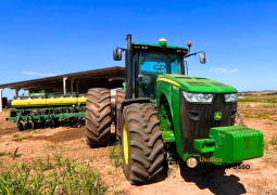CONJUNTO TRATOR JOHN DEERE 8335R + PLANTADEIRA JOHN DEERE 2130 – 30 LINHAS X 0,45 CM completo