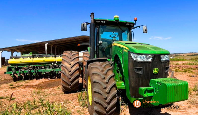 CONJUNTO TRATOR JOHN DEERE 8335R + PLANTADEIRA JOHN DEERE 2130 – 30 LINHAS X 0,45 CM completo
