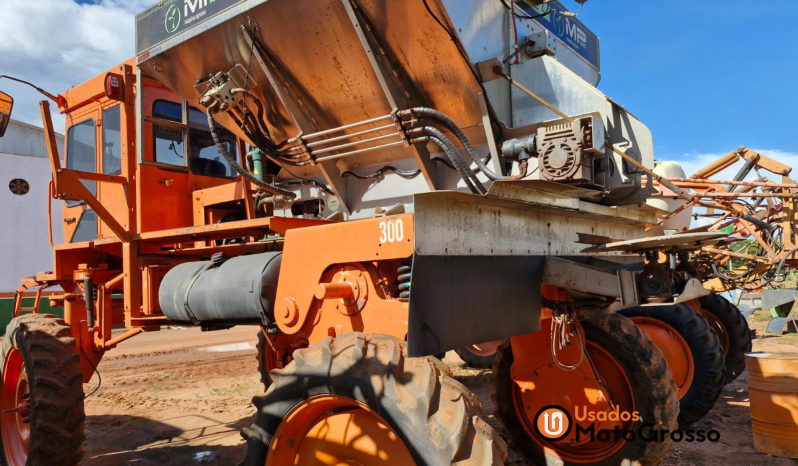 DISTRIBUIDOR MP AGRO 4.0 MONTADO EM JACTO CAPACIDADE 4.000 KG completo