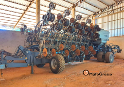PLANTADEIRA VALTRA MOMENTUM – 28 LINHAS X 0,50 CM C/ ADUBO NA LINHA E TAXA VARIÁVEL